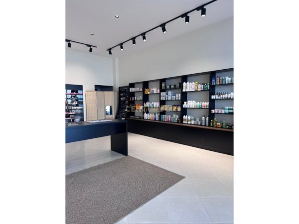 Tirane, jepet me qera ambjent biznesi Kati 0, 70 m² 1.100 € (Vila L 1)