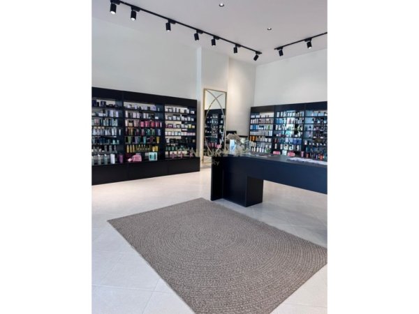 Tirane, jepet me qera ambjent biznesi Kati 0, 70 m² 1.100 € (Vila L 1)