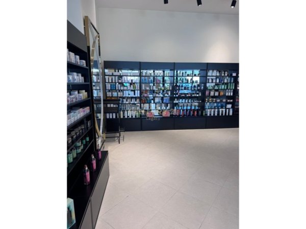Tirane, jepet me qera ambjent biznesi Kati 0, 70 m² 1.100 € (Vila L 1)