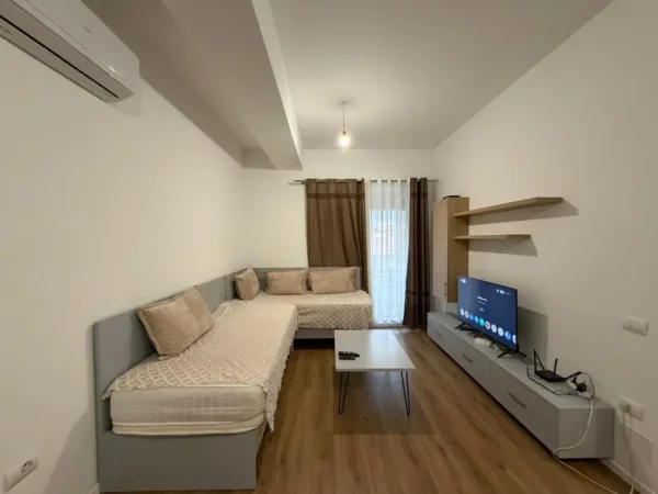 Tirane, jepet me qera apartament 1+1 Kati 3, 60 m² 450 € (Ali Demi)