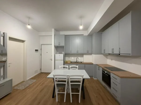 Tirane, jepet me qera apartament 1+1 Kati 3, 60 m² 450 € (Ali Demi)
