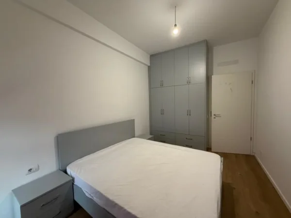 Tirane, jepet me qera apartament 1+1 Kati 3, 60 m² 450 € (Ali Demi)