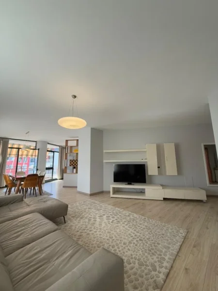 Tirane, jepet me qera apartament 3+1+Ballkon Kati 5, 170 m² 2.000 € (Liqeni Artificial)