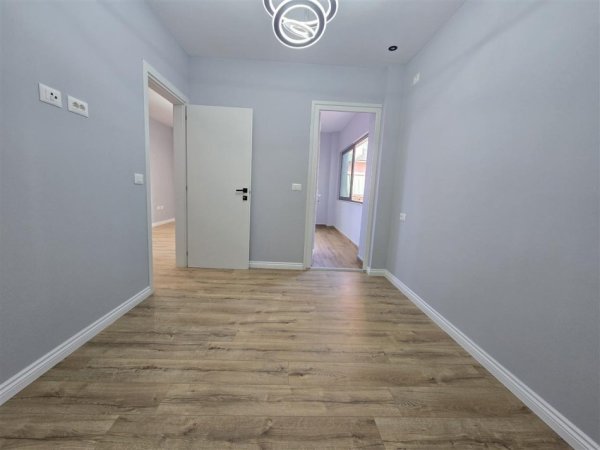 Tirane, shes apartament 1+1 , 49 m² 98.000 € (5 maji)