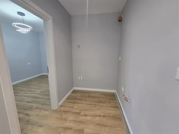 Tirane, shes apartament 1+1 , 49 m² 98.000 € (5 maji)