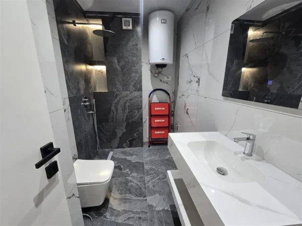 Tirane, shes apartament 1+1 , 49 m² 98.000 € (5 maji)