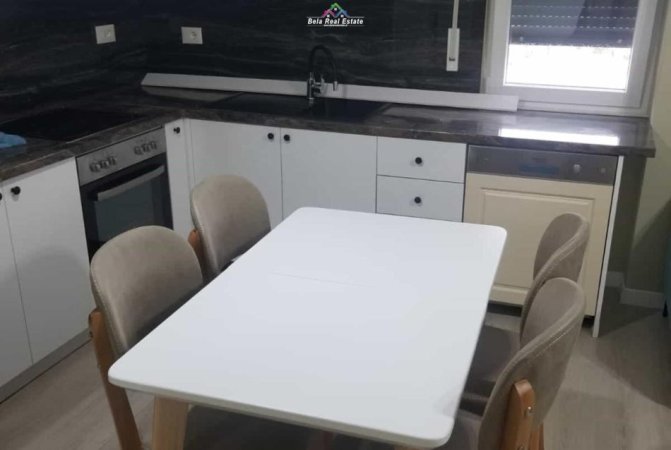 Tirane, jepet me qera 1+1 Kati 4, 60 m² 500 € (Rruga Ali Demi)