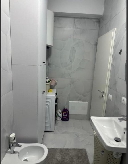 Tirane, jepet me qera apartament 1+1+Ballkon Kati 2, 55 m² 450 € (Ali Demi , Kompleksi Kaimi (Pallat i vitit 2024))