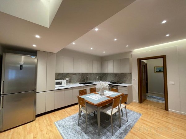 Tirane, jepet me qera apartament 2+1 Kati 2, 107 m² 1.200 € (Bllok)