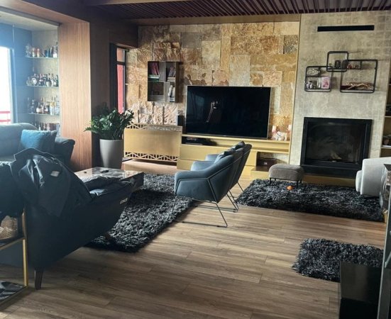 Tirane, jepet me qera apartament duplex 3+1 Kati 4, 280 m² 1.700 € (rruga Peti)