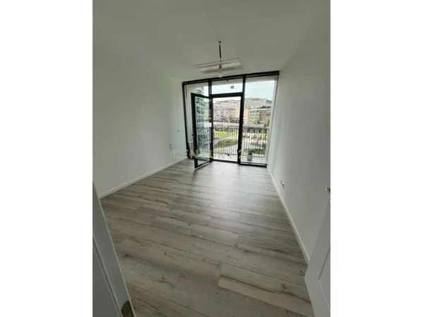 Tirane, jepet me qera ambjent biznesi Kati 2, 70 m² 1.200 € (Lake View)