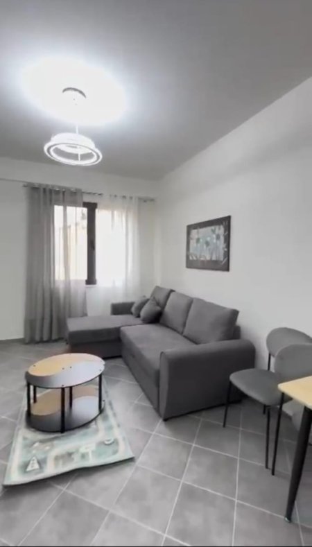 Tirane, jepet me qera apartament 2+1 Kati 1, 700 € 