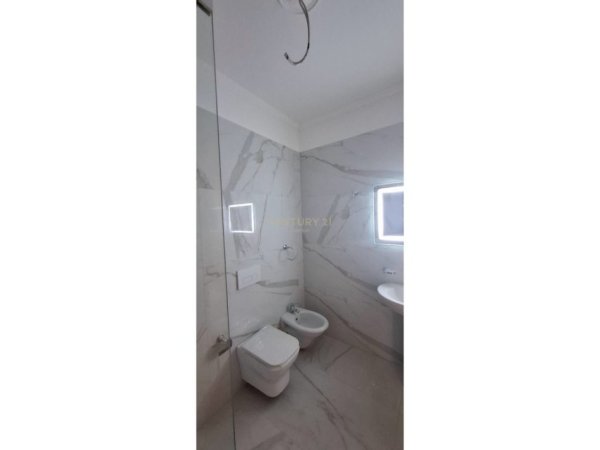 Tirane, shitet apartament 2+1 Kati 2, 97 m² 105.000 € (Linze)