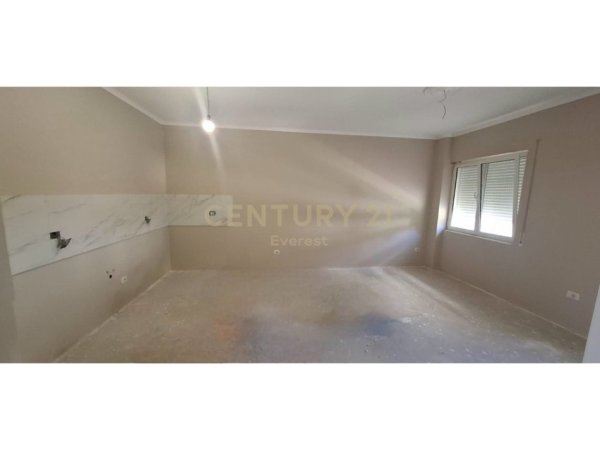Tirane, shitet apartament 2+1 Kati 2, 97 m² 105.000 € (Linze)