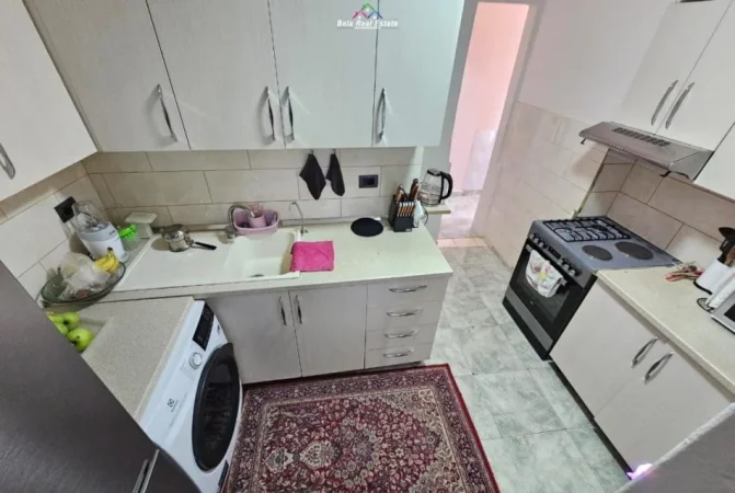Tirane, jepet me qera apartament 1+1 Kati 2, 60 m² 450 € (Rruga Bardhyl)