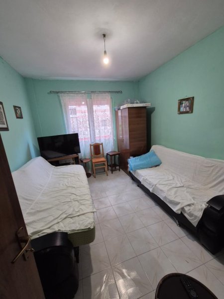 Tirane, jepet me qera apartament 2+1 Kati 2, 108 m² 600 € (Komuna e Parisit.)