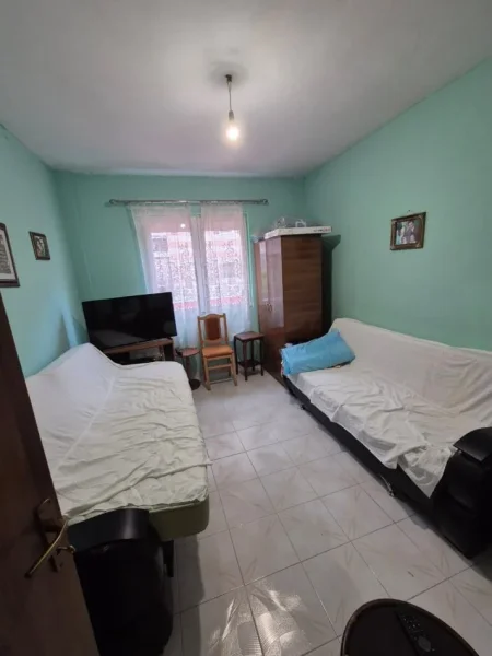 Tirane, jepet me qera apartament 2+1 Kati 2, 108 m² 600 € (Komuna e Parisit.)