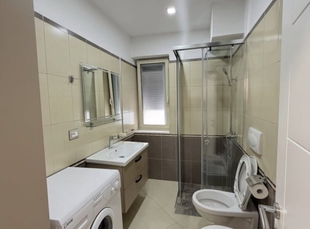 Tirane, jepet me qera apartament Kati 1, 60 m² 550 € 
