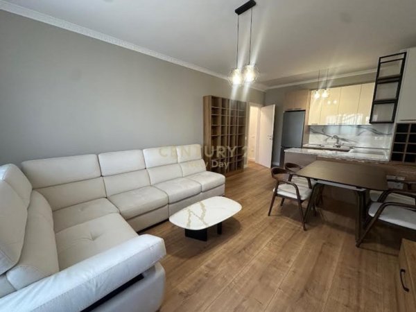 Tirane, jepet me qera apartament 2+1 Kati 4, 105 m² 880 € (Pazari i ri)