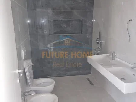 Tirane, jepet me qera apartament 2+1 , 83 m² 1.300 € 