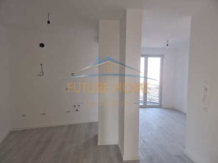 Tirane, jepet me qera apartament 2+1 , 83 m² 1.300 € 