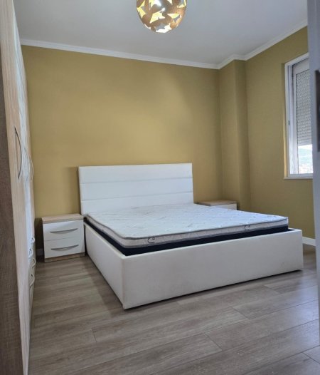 Tirane, jepet me qera apartament 2+1+Ballkon Kati 9, 110 m² 700 € 