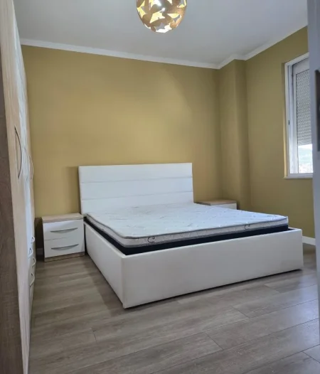 Tirane, jepet me qera apartament 2+1+Ballkon Kati 9, 110 m² 700 € 