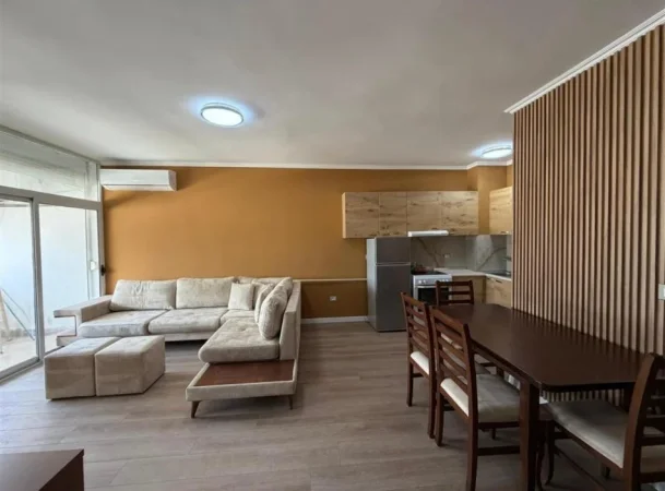 Tirane, jepet me qera apartament 2+1+Ballkon Kati 9, 110 m² 700 € 
