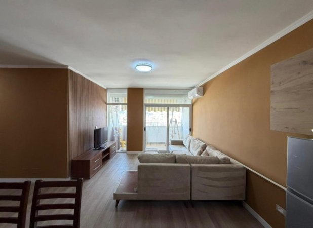 Tirane, jepet me qera apartament 2+1+Ballkon Kati 9, 110 m² 700 € 