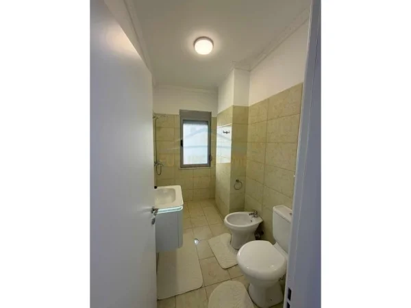 Tirane, shitet apartament 2+1+Ballkon Kati 4, 101 m² 173.000 € (Unaza e Re)