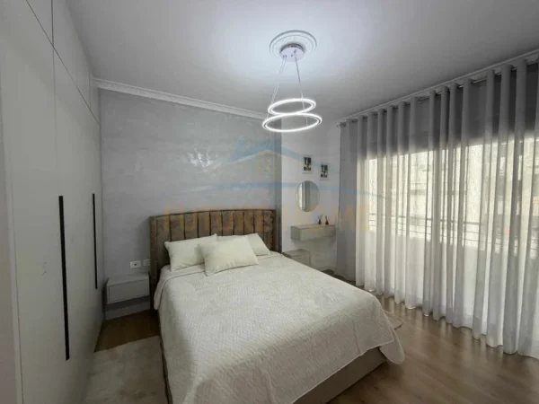 Tirane, shitet apartament 2+1+Ballkon Kati 4, 101 m² 173.000 € (Unaza e Re)