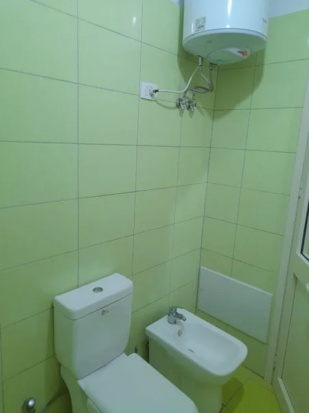 Tirane, jepet me qera apartament 1+1+Ballkon Kati 2, 66 m² 400 € (FRESKU)
