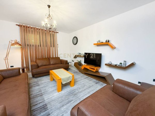 Tirane, shitet Vile Kati 4, 578 m² 1.500.000 € (Rr. Riza Cerova)