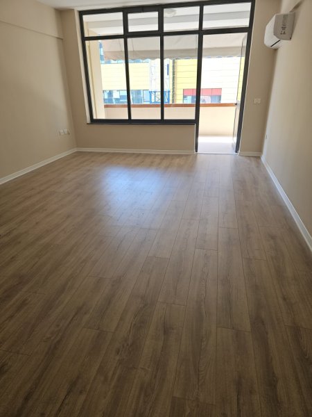 Tirane, jepet me qera apartament 2+1 , 1.200 € (Qender)