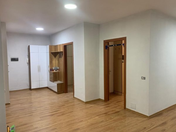 Tirane, jepet me qera apartament 2+1+Post Parkimi, Kati i 3, 102 m² 550€ Neto (Yzberisht)