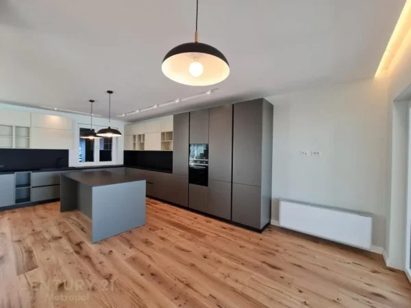 Tirane, shitet Vile 3 Katshe Kati 3, 600 m² 1.500.000 € (Long Hill Residenc)