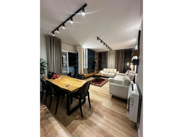 Tirane, jepet me qera apartament 2+1+Ballkon Kati 2, 105 m² 11.000 € 