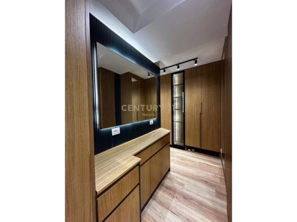 Tirane, jepet me qera apartament 2+1+Aneks+Ballkon Kati 1, 110 m² 1.100 € (Rezidenca Kurora)