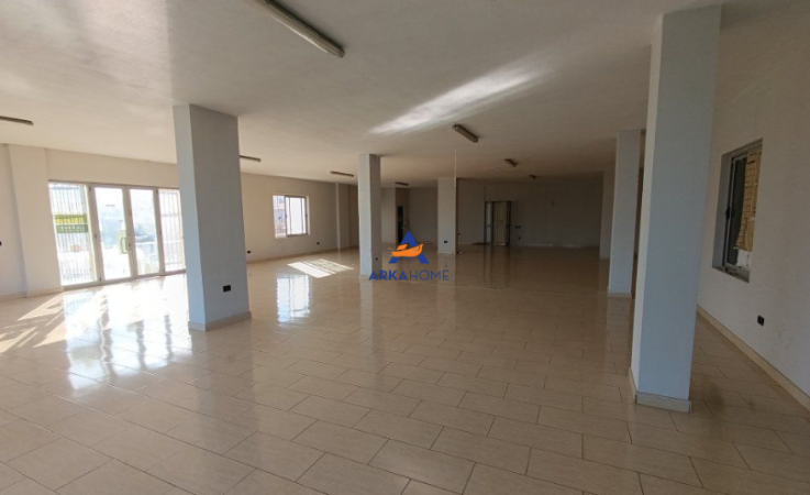 Tirane, jepet me qera ambjent biznesi Kati 2, 220 m² 500 € (KASHAR)
