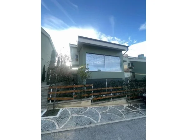 Tirane, shes Vile 3 Katshe Kati 3, 600 m² 1.500.000 € (Long Hill)