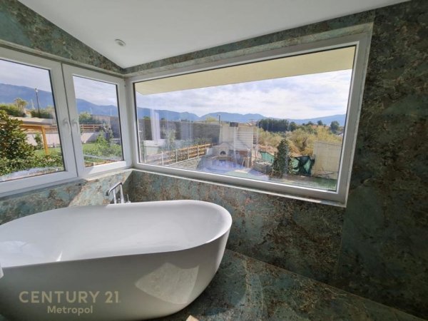 Tirane, shes Vile 3 Katshe Kati 3, 600 m² 1.500.000 € (Long Hill)