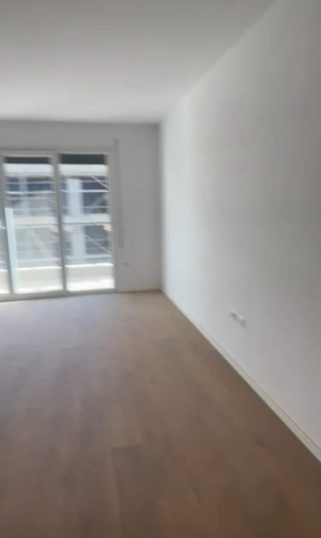 Tirane, shitet apartament 2+1 Kati 4, 177.000 € 