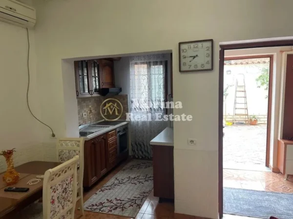 Tirane, jepet me qera shtepi 2+1 Kati 1, 90 m² 350 € (Rruga Myslym Keta)