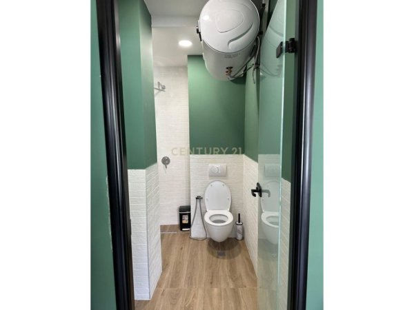 Tirane, jepet me qera ambjent biznesi Kati 1, 33 m² 750 € (Bllok)