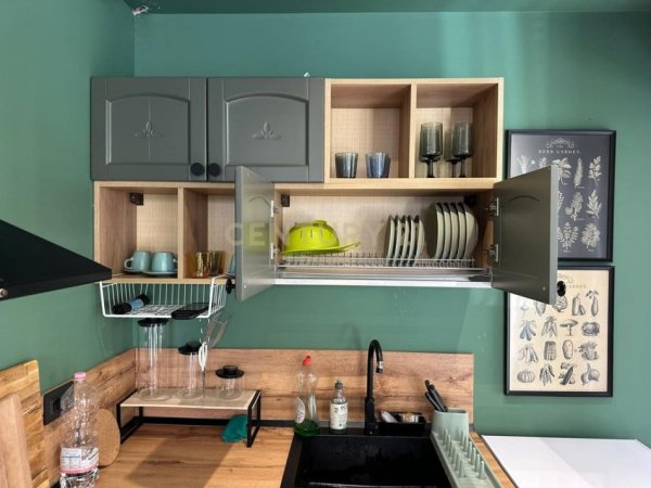 Tirane, jepet me qera ambjent biznesi Kati 1, 33 m² 750 € (Bllok)