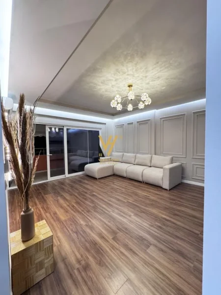 Tirane, shitet apartament 2+1+Ballkon Kati 10, 112 m² 285.000 € (KOMUNA E PARISIT)