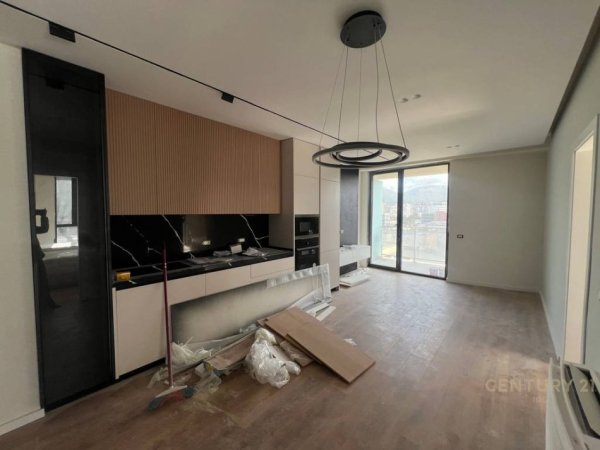 Tirane, shes apartament 2+1+Aneks+Ballkon Kati 5, 104 m² 300.000 € 