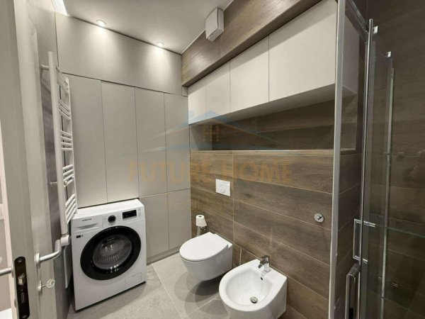 Tirane, jepet me qera apartament 2+1+Ballkon Kati 3, 100 m² 900 € (Bulevardi i Ri)