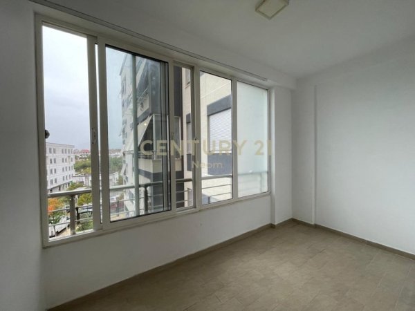 Tirane, shes apartament 2+1+Aneks+Ballkon Kati 2, 115 m² 185.000 € 