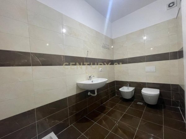 Tirane, shes apartament 2+1+Aneks+Ballkon Kati 2, 115 m² 185.000 € 